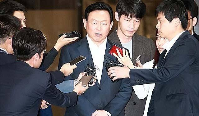 张紫妍事件虽然在韩国财阀联手压迫下很快不了了之,但此事过后,乐天