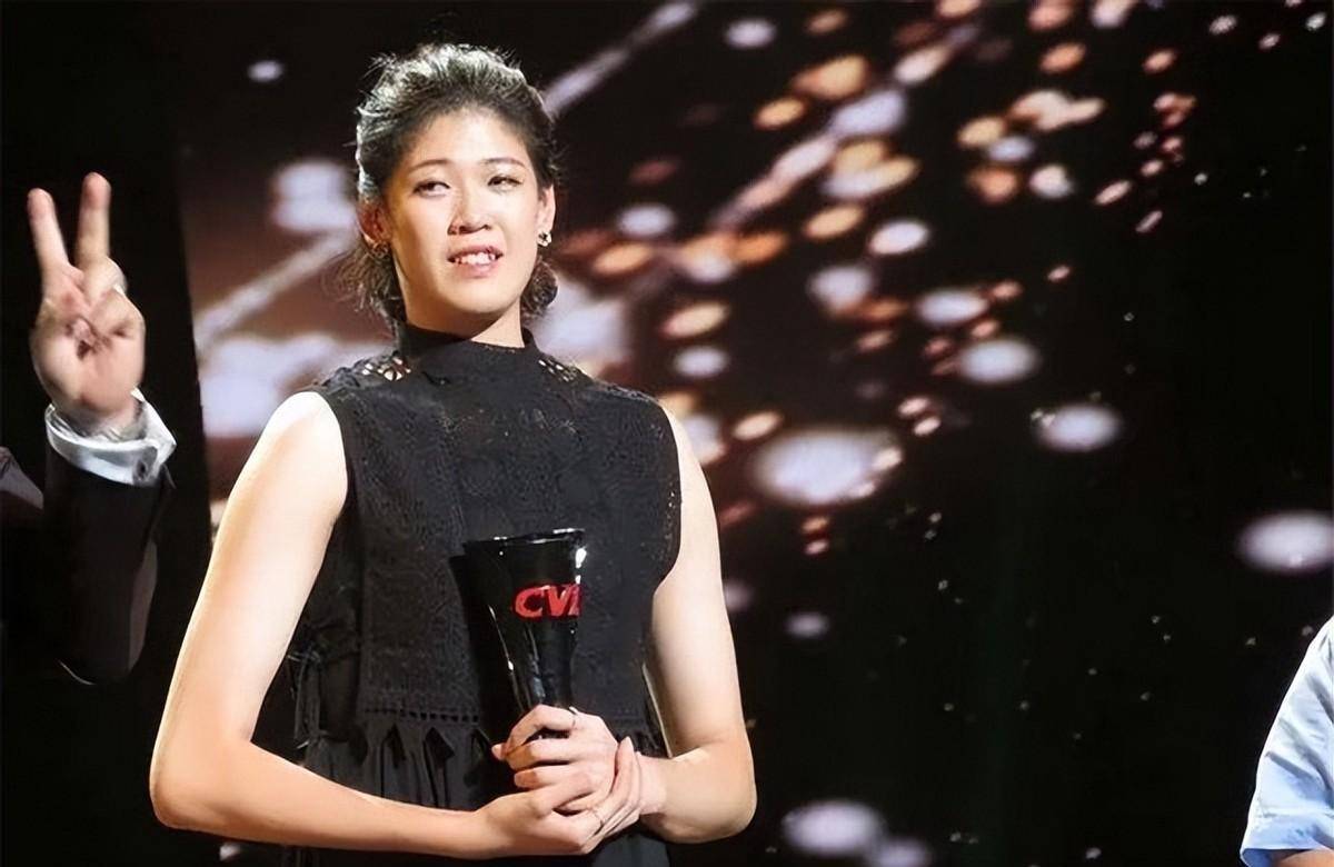 朱婷,郎平很喜欢她,进入国家队还在疯长身高_李盈_排球_中国女排