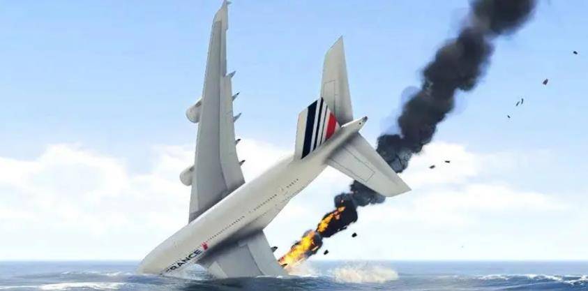 2008年奥运前夕,南航空姐靠嗅觉拯救全机200人,事后获奖金12万_洗手间