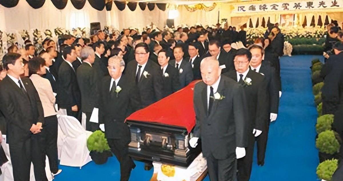 在他之前中国仅安排过5次国葬香港商人霍英东凭什么享此哀荣