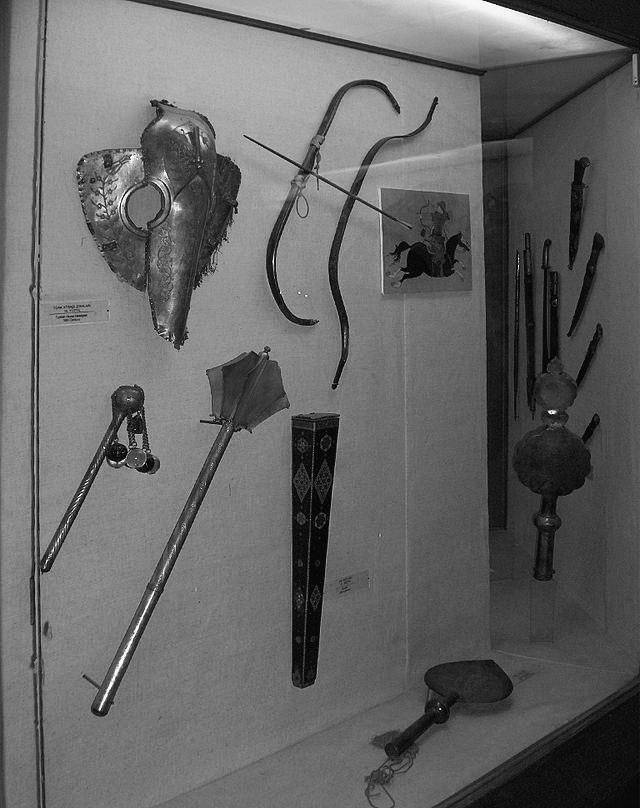 虽然他们也用战斧等步兵兵器,但这些兵器仅被作为次要装备使用,或干脆