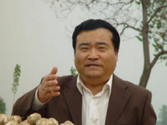 原创小焦书记焦跃进焦裕禄次子一天搬2000块砖颇有父亲遗风