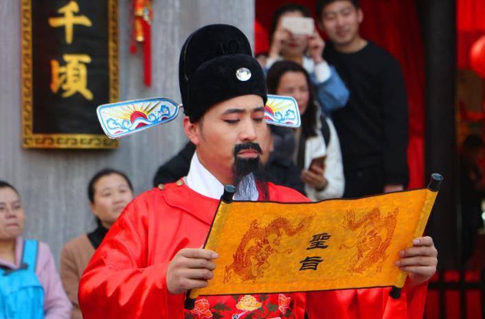 通过童试即为秀才,通过乡试即为举人,通过会试即为贡士,通过殿试即为