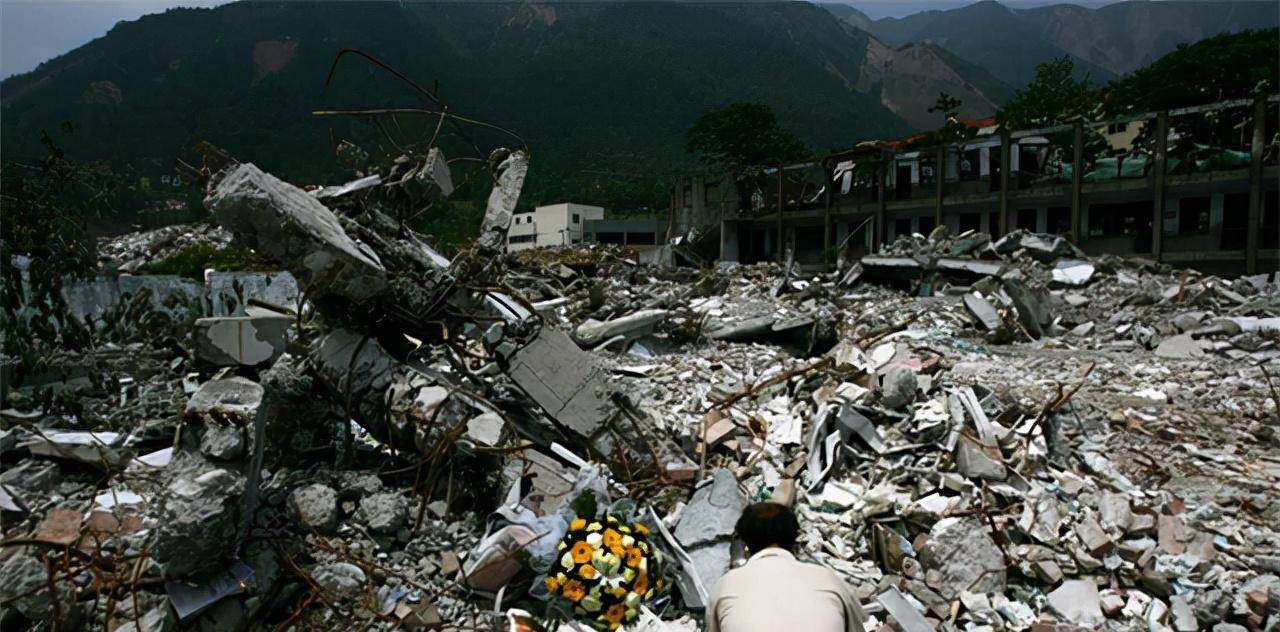 汶川大地震死人图片图片