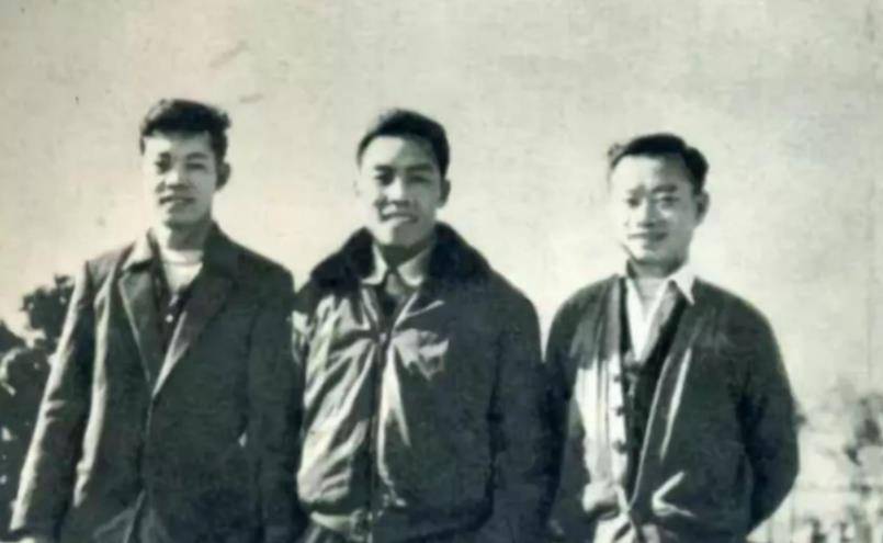 原创1956年福建上空现台湾飞机刚要击落军区司令突然下令保护它