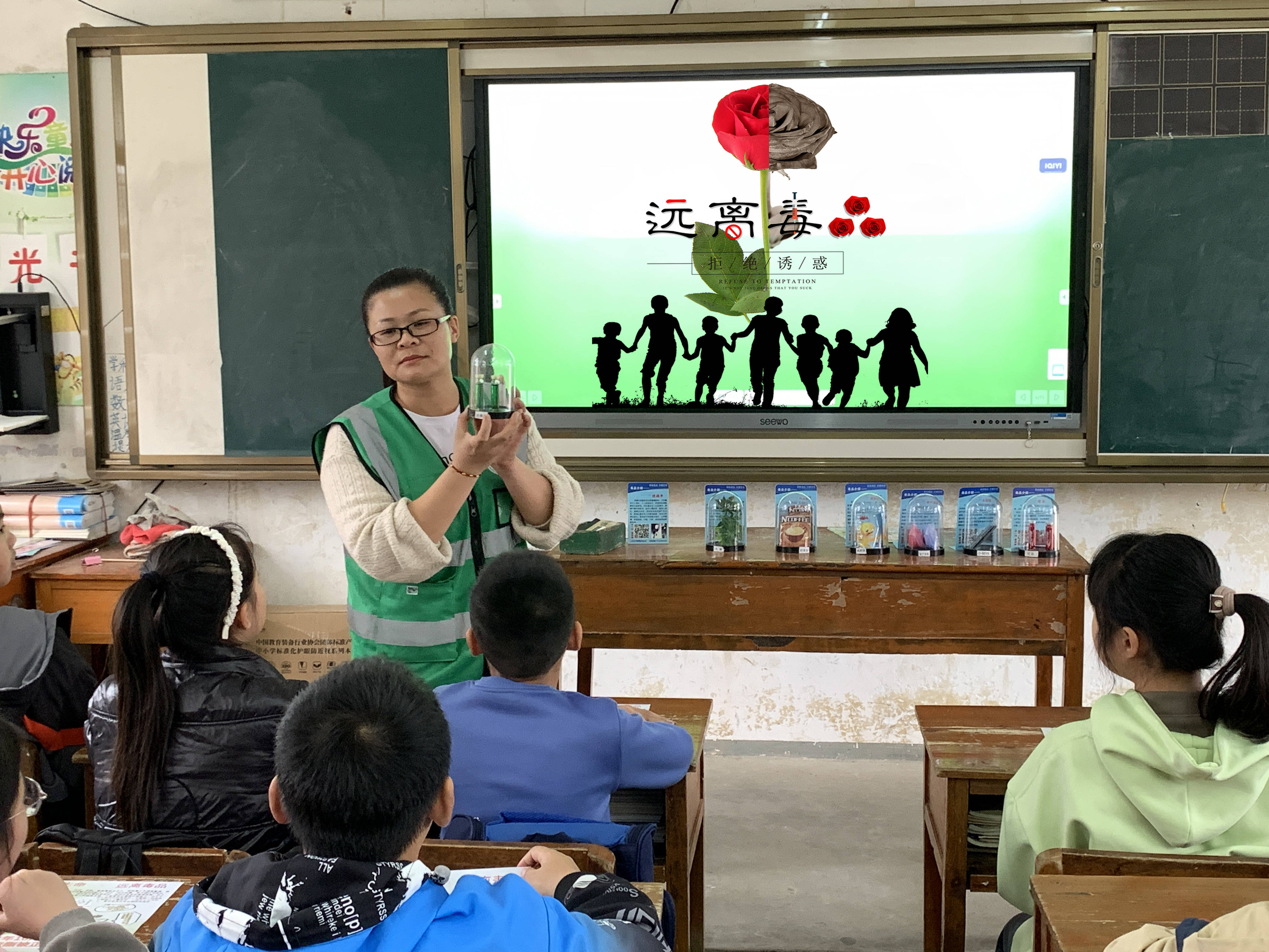 广西柳州市柳城县沙埔镇开展反对校园欺凌禁毒警钟长鸣法治宣传活动