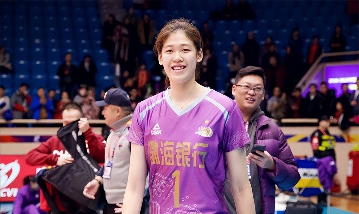 朱婷,郎平很喜欢她,进入国家队还在疯长身高_李盈_排球_中国女排