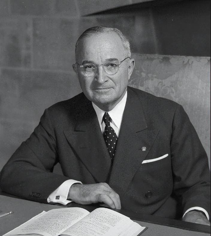 美国"太上皇"掌权48年手握无数秘密,8届总统拿他无可奈何_胡佛_罗斯福