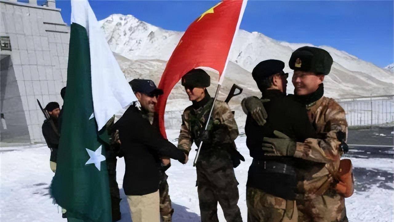 原创中巴边境线两国驻兵仅50人还经常相互串门蹭饭一起训练