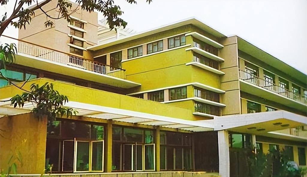 原创山西前书记胡富国离晋时数万人相送84岁与耿彦波看戏精神焕发