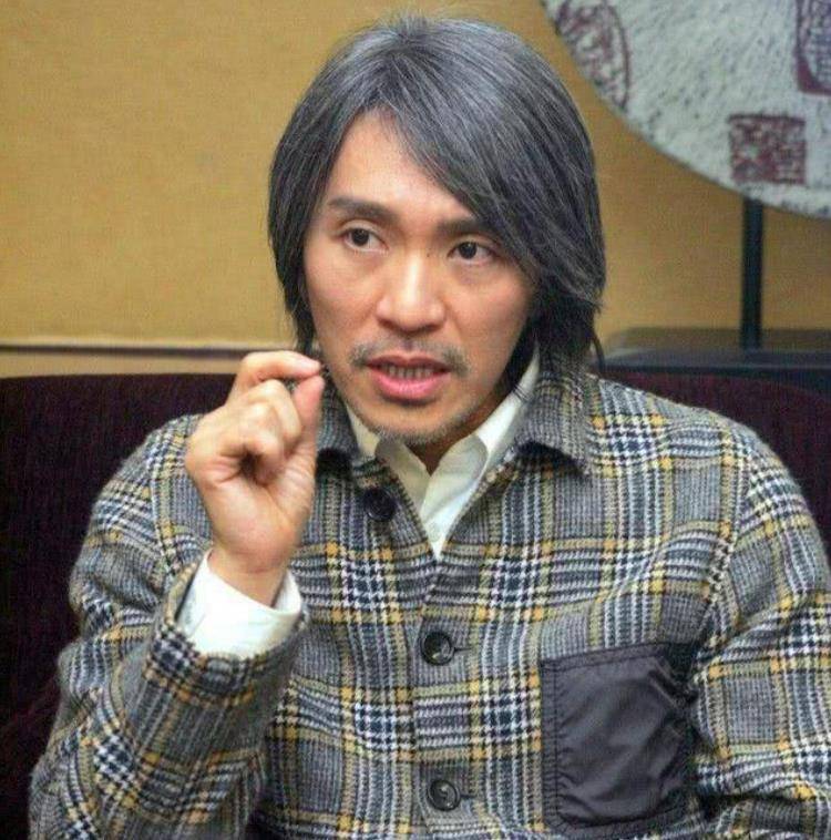 58岁周星驰满头白发黯然落泪:被误解30年,却无人懂我的心酸_蟑螂_片酬