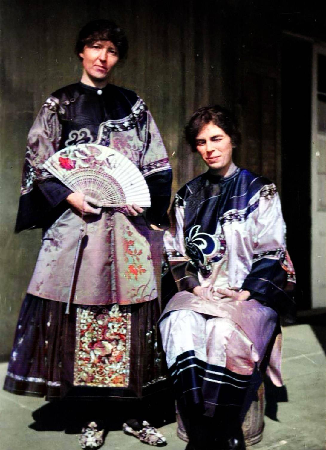 原创1922年潮州旧影当地妇人观海尽显风情洋女子盛装感觉奇怪