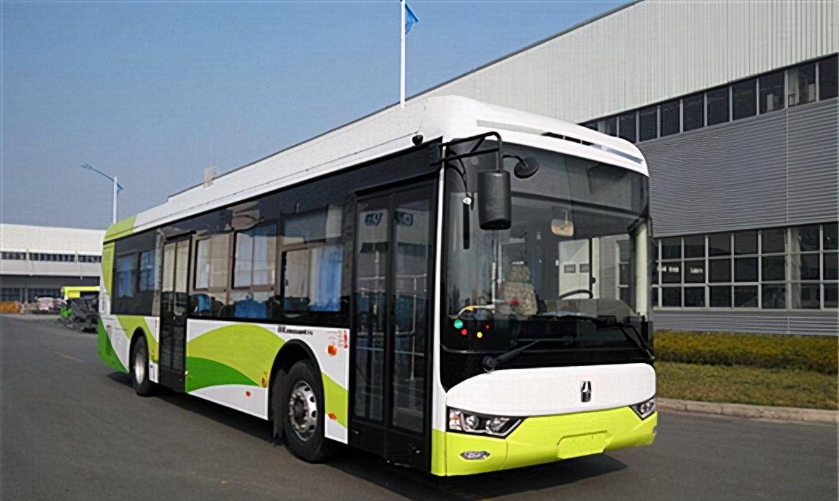 原创江西夺刀少年为救全车人身负重伤错过高考如今怎么样了