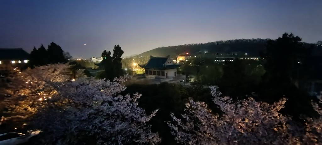 农历16的武汉大学康海珞珈