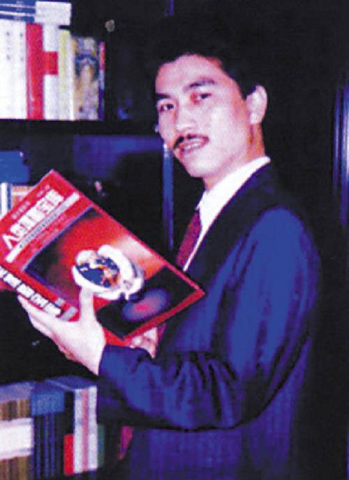 原创1993年上海副区长祝文清贿海翻船检察官童建平对其采取攻心术