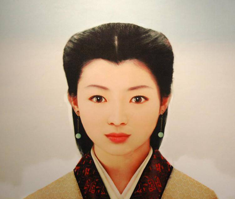 凌惠平面貌复原图专家们根据女尸的穿戴推测下葬的时间应该是冬天