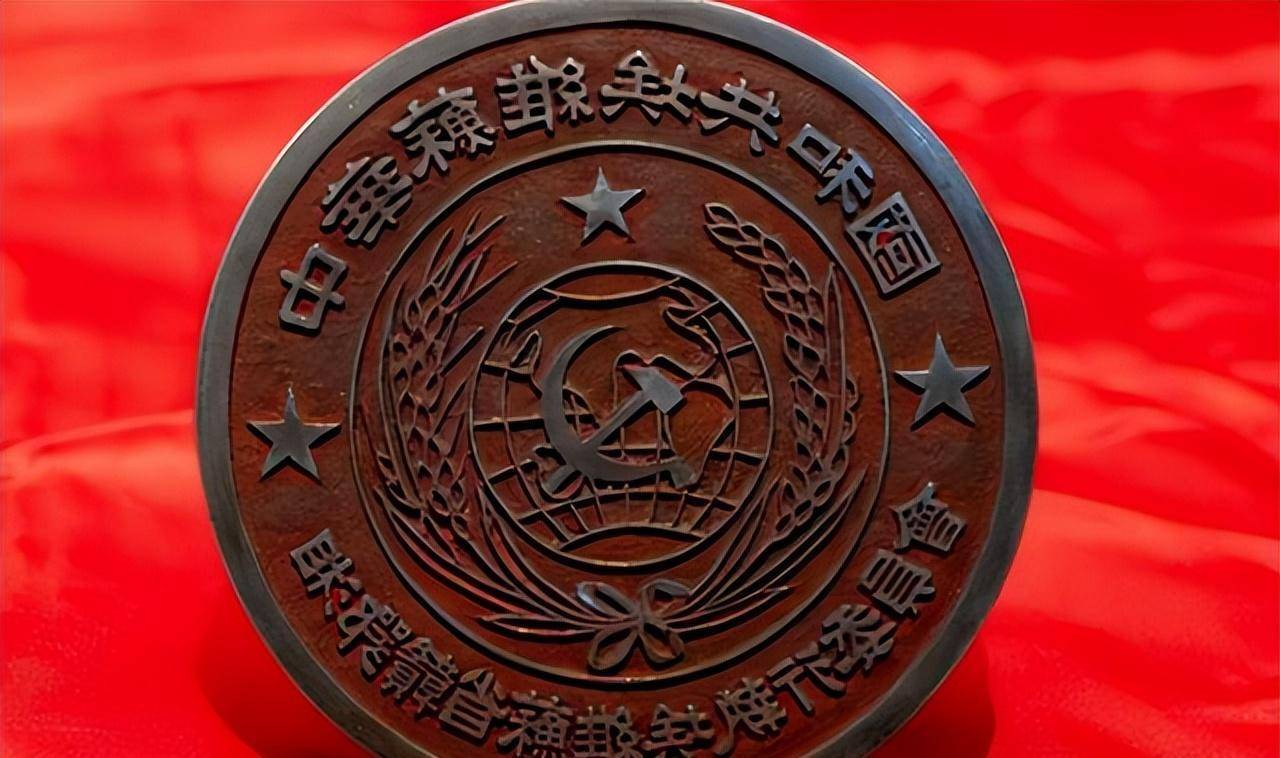 江西工人在山中捡到一枚印章,公安派3卡车人员搜山_革命队伍_苏维埃