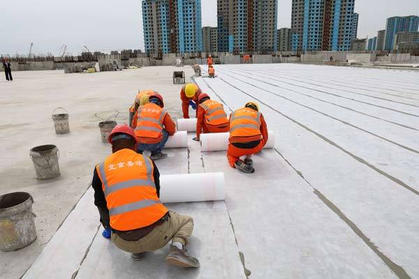 聚乙烯丙纶防水卷材——雨季防水的克星_施工_基层_效果