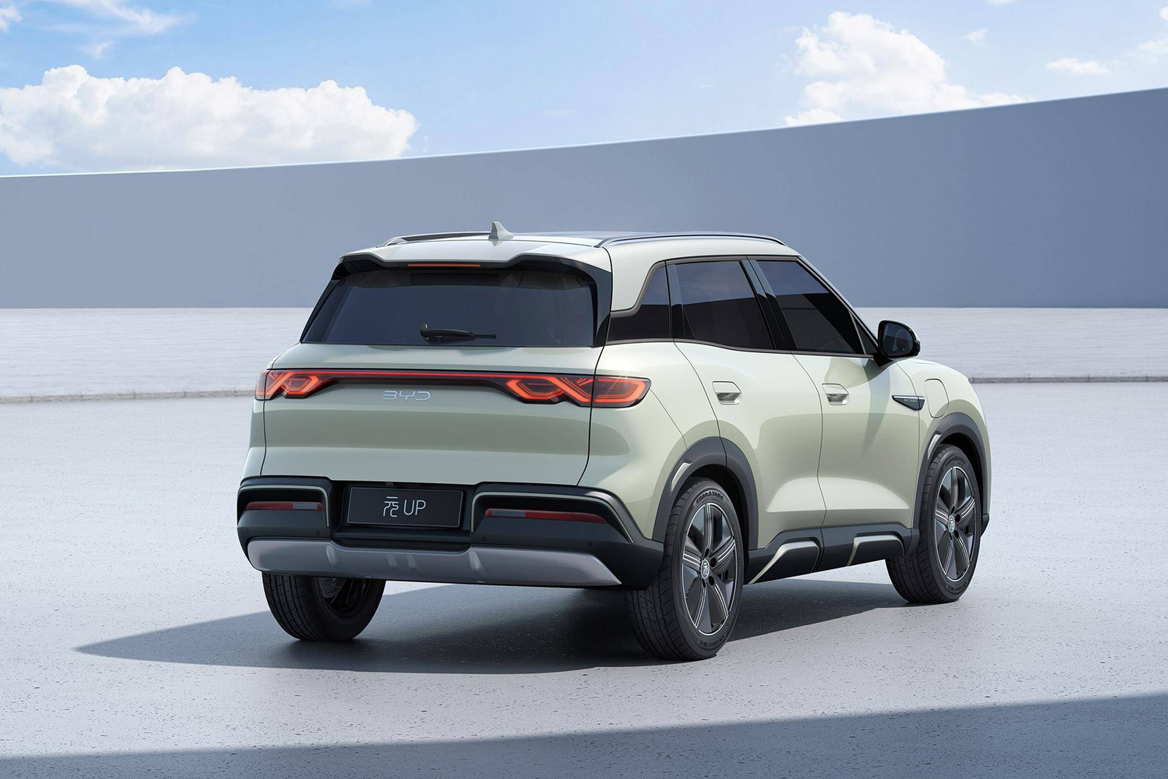 车身包围使用造型独特的装饰件包覆,而悬浮式车顶,半隐藏式门把手