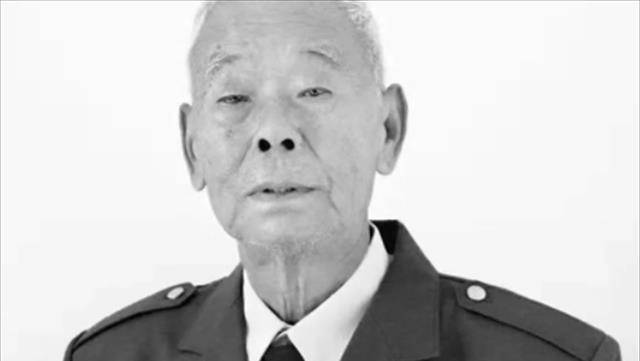 1971年,飞行员杨国祥空投氢弹失败,虽然有三套应急方案,他选择了最