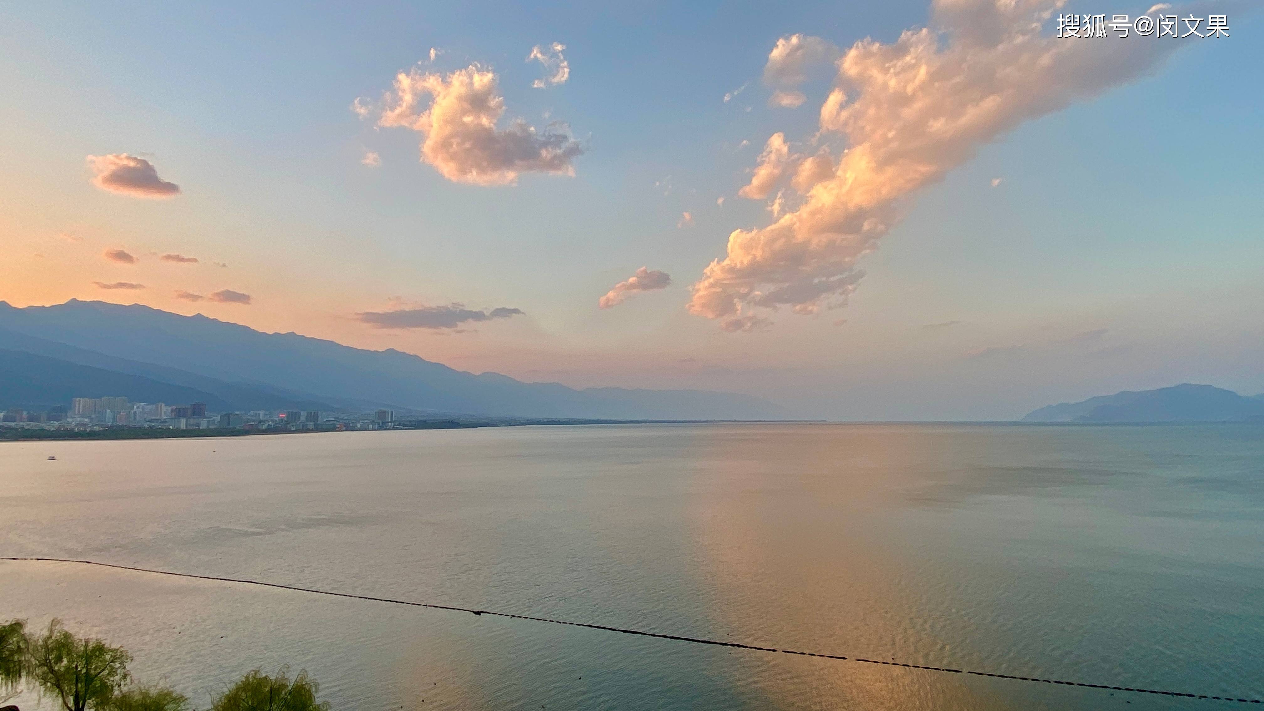大理洱海天域英迪格有隐藏套房洱海景观是酒店门面及王牌