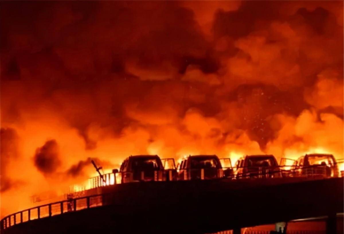 因为一句谎言,出警25人全体牺牲_爆炸声_赵飞_硝化棉