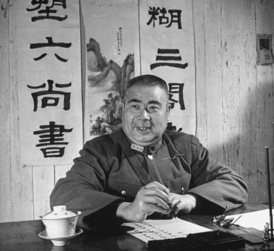 原创战场上蠢到窒息的操作谈笑面对敌军空袭不躲不让然后被炸死了