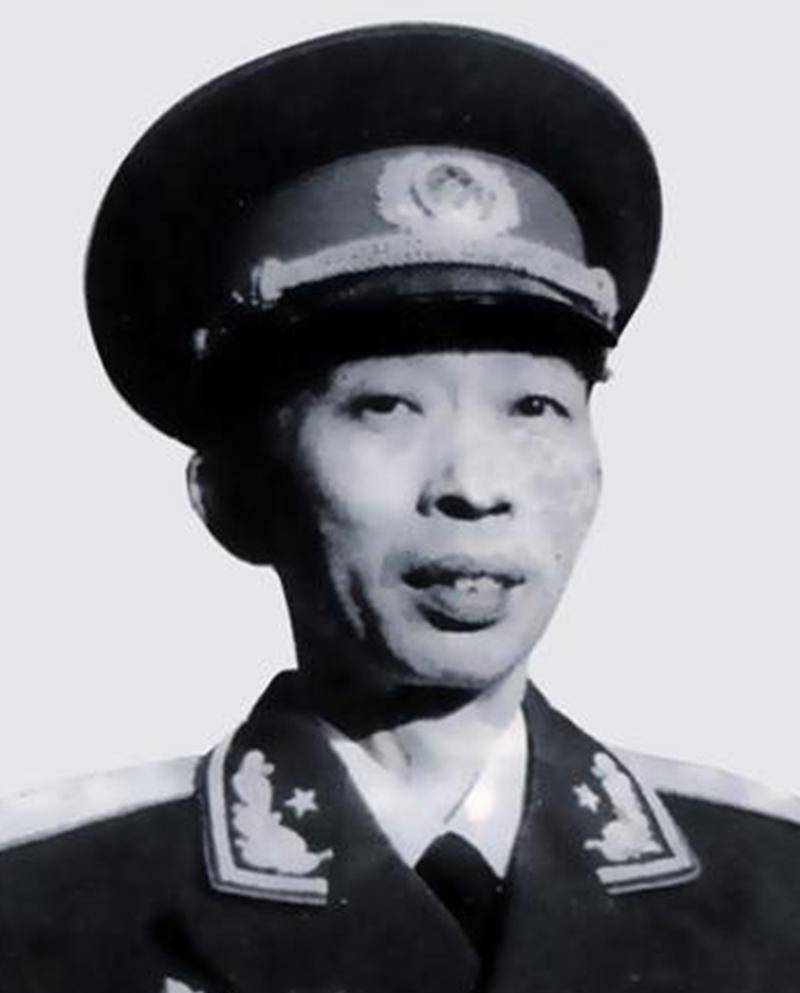 原创武汉军区的第三任政委1967年被免职复出后继续担任大军区政委