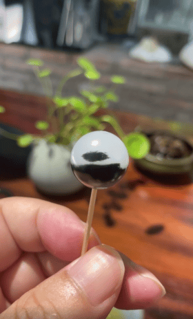 其实不管是什么料的玉珠,达到一定的品质都不便宜,都是有顶级的.