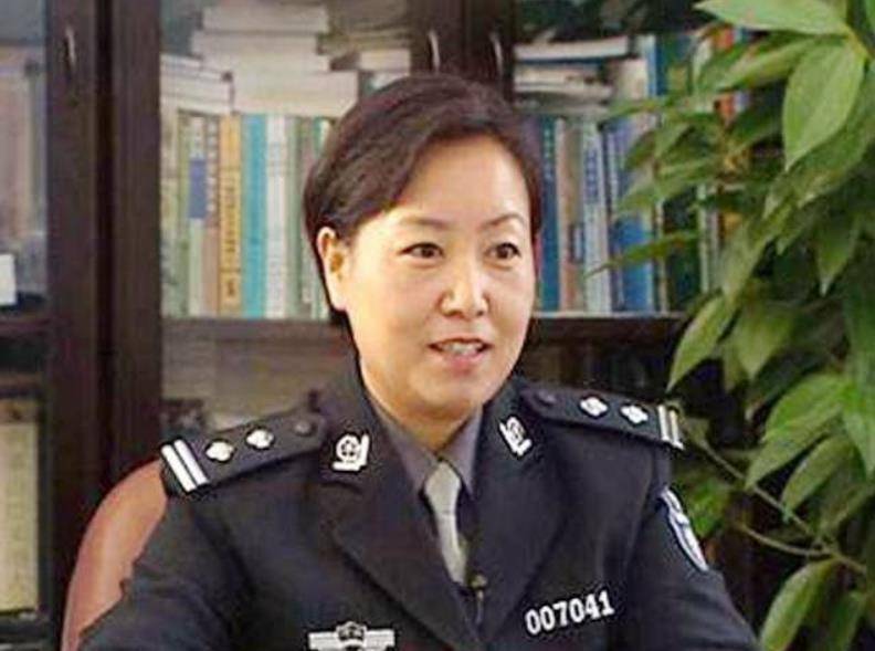 任长霞牺牲后,律师丈夫继承遗志,4年后累倒与妻合葬,年仅45_卫春晓_王