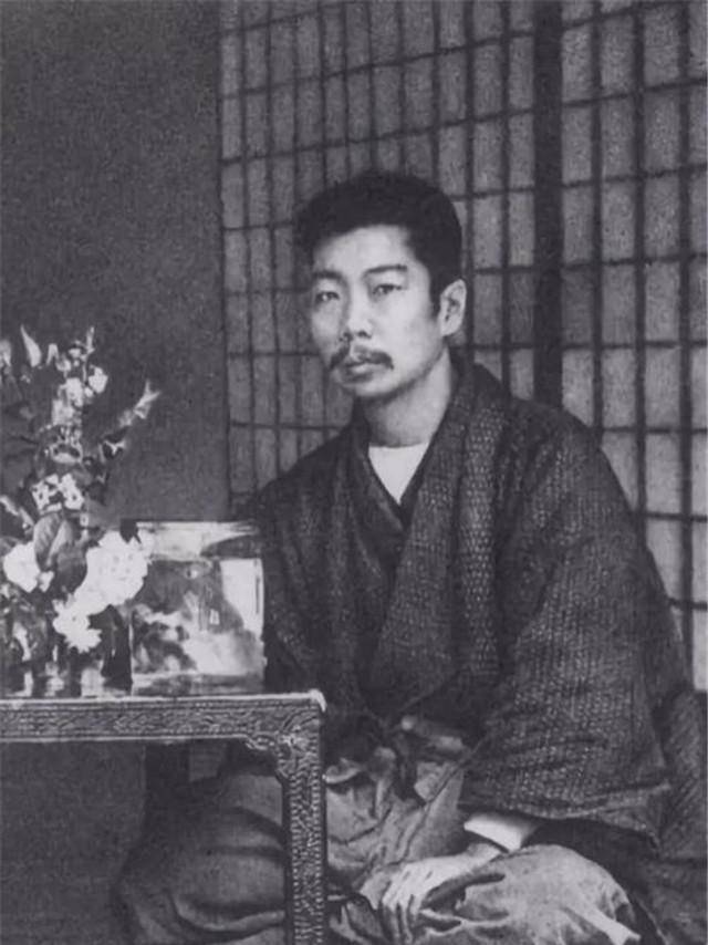 许寿裳吃面包撕外皮,鲁迅舍不得,捡起来吃掉托词说:我喜欢吃的