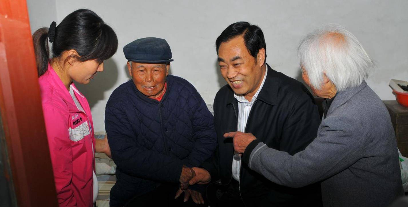 原创退伍老兵被村民讥讽没能耐2011年领导来慰问才知他身份不简单