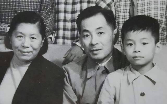 原创叶飞下令炮击英舰事后与陶勇建立攻守同盟英国人先开的炮