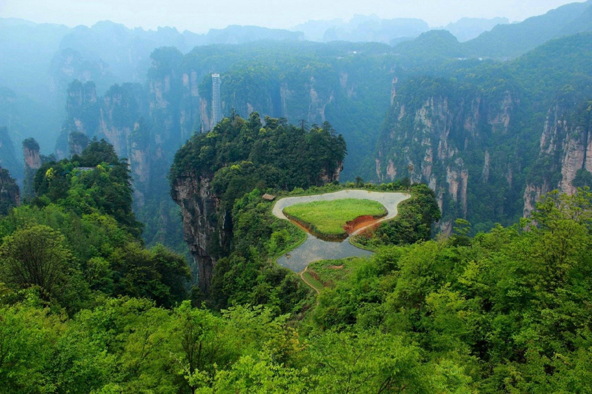 探寻张家界之美：旅行社为您定制专属旅程