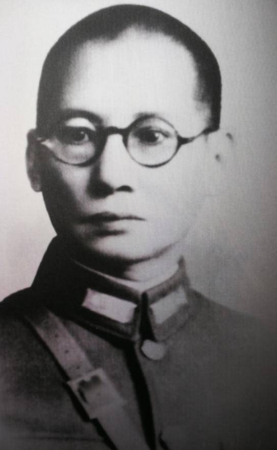 原创云南王龙云长子解放后弃省级官职叛逃台湾晚年结局如何