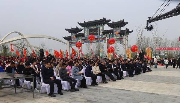 中国宁陵第二十一届梨花周在河南省宁陵县万亩梨园景区开幕