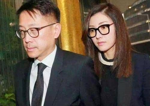 据统计,许爱周去世后,许氏家族将他留下的产业发展至420亿之多,而他的