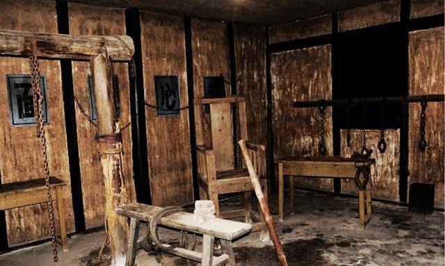 韩子栋被军阀关14年靠装疯潜伏并越狱回家后妻子问你是谁