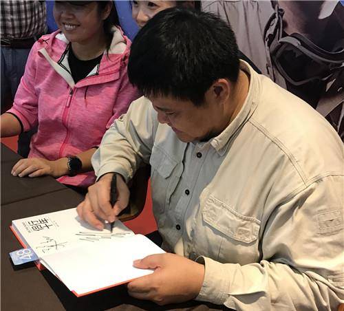 北京70后夫妻,卖掉资产环球旅行10年,回国发现反挣2个亿_张昕宇_梁红