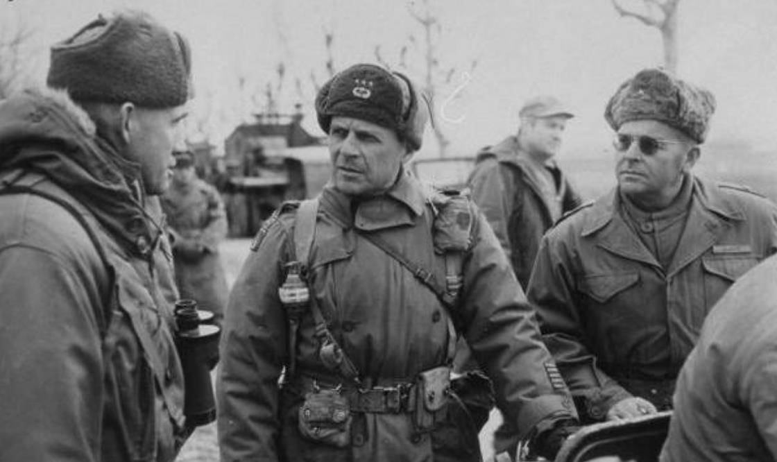 抗美援朝一叛徒炸毁美军一架飞机归国后被政府奖励800元