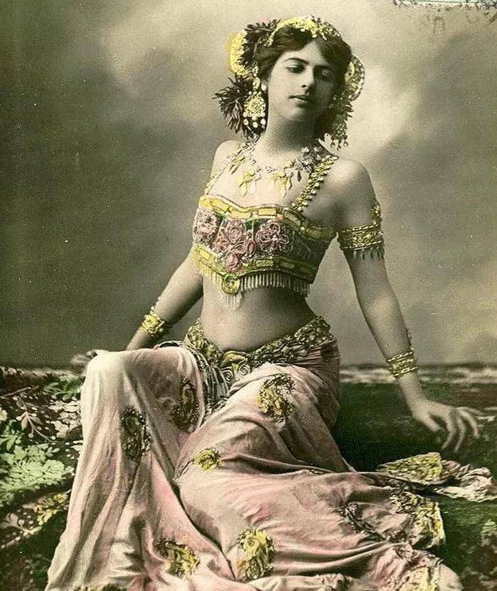 原创她是世界著名的"双面间谍",无功也有劳,死后为何身首异处_玛塔_玛