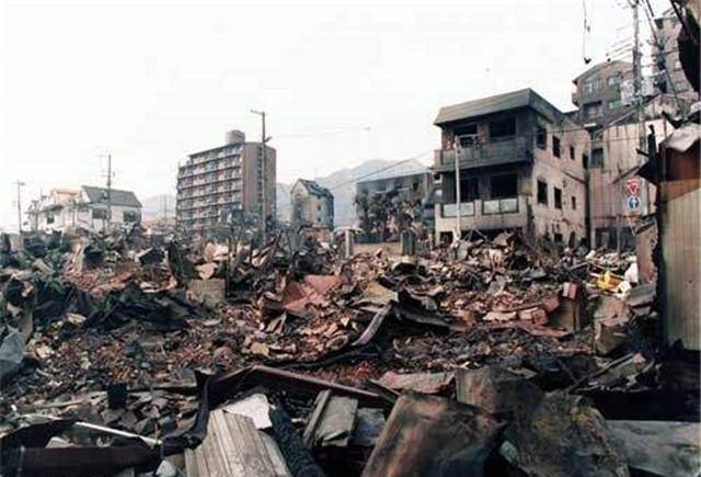 1997年,范美忠从北京大学毕业,他选择深入基层,在四川省都江堰的光亚