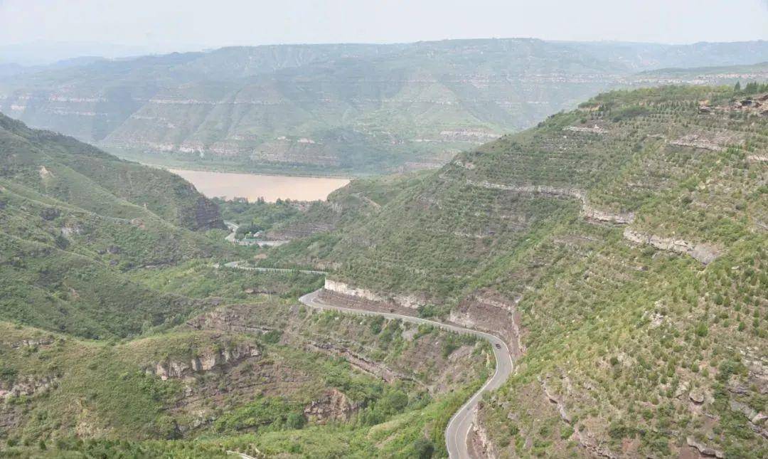 1940年5月之前的克难坡叫做南村坡,当时是个只住着6户人家的黄土山梁