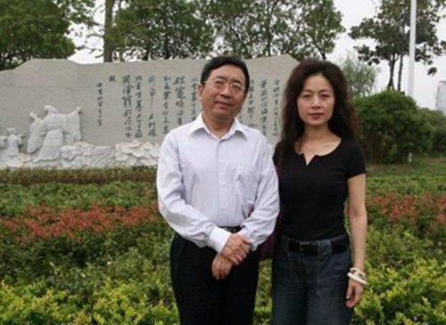 马兰与生俱来的优雅,从容与成熟使她年纪轻轻就能做到丝毫不畏惧世俗