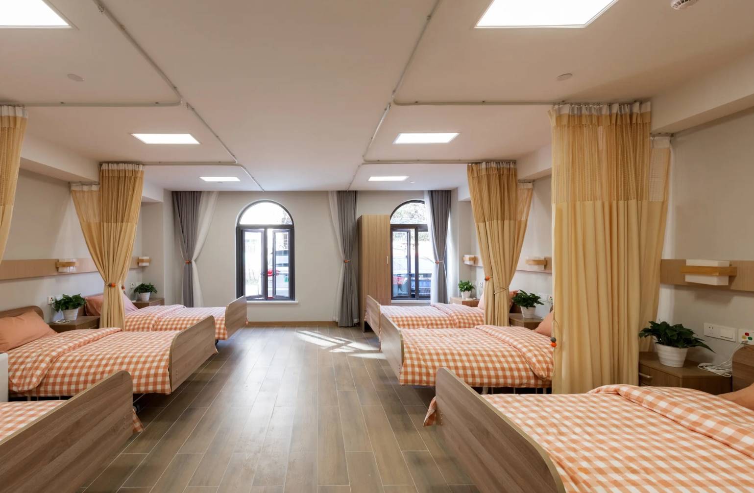 4000元/月起万宏悦馨养老院院区设计采用生态,阳光的理念,整体风