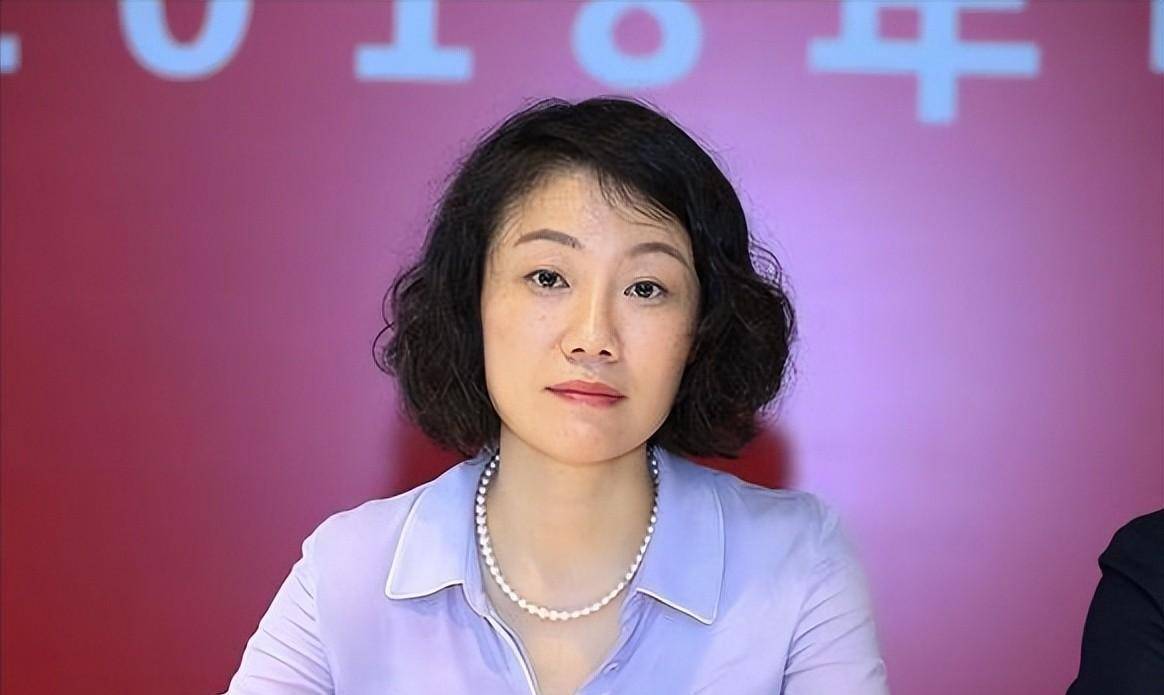 原创原创万科女秘书朱旭年薪849万年终奖1000万如今47岁仍未结婚