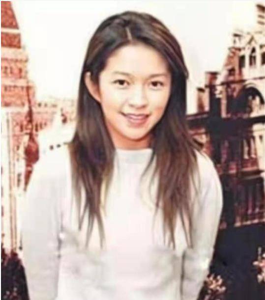 虽然名字叫叶静子,但是童年的她并不安静,这一度让父母十分头疼,不过