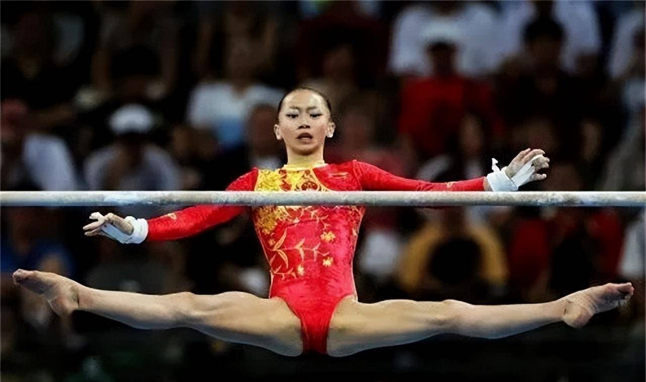 杨伊琳还曾代表北体去参加了个啦啦操比赛并获得了第一名,这是让