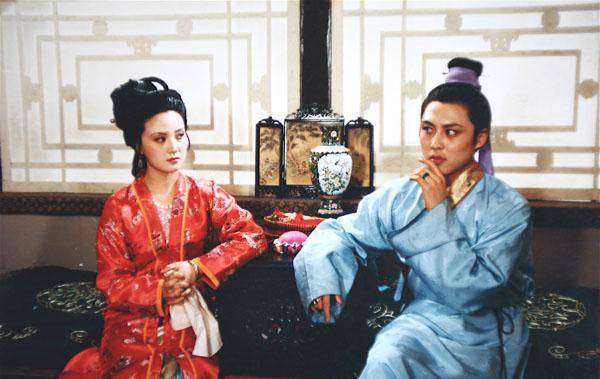 原创贾琏出差王熙凤每日与平儿胡乱睡下脂砚斋为何说奇