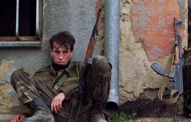 果然,米诺舍维奇强行对阿尔巴尼亚人下手了.